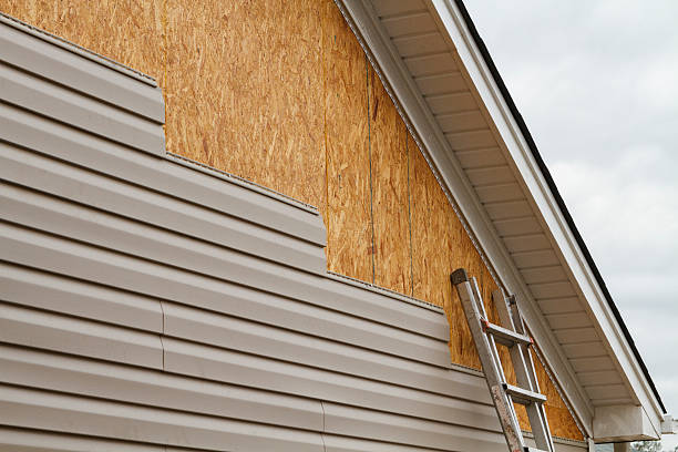 Professional Emergency Siding Repair technician working in Roslyn Heights, NY